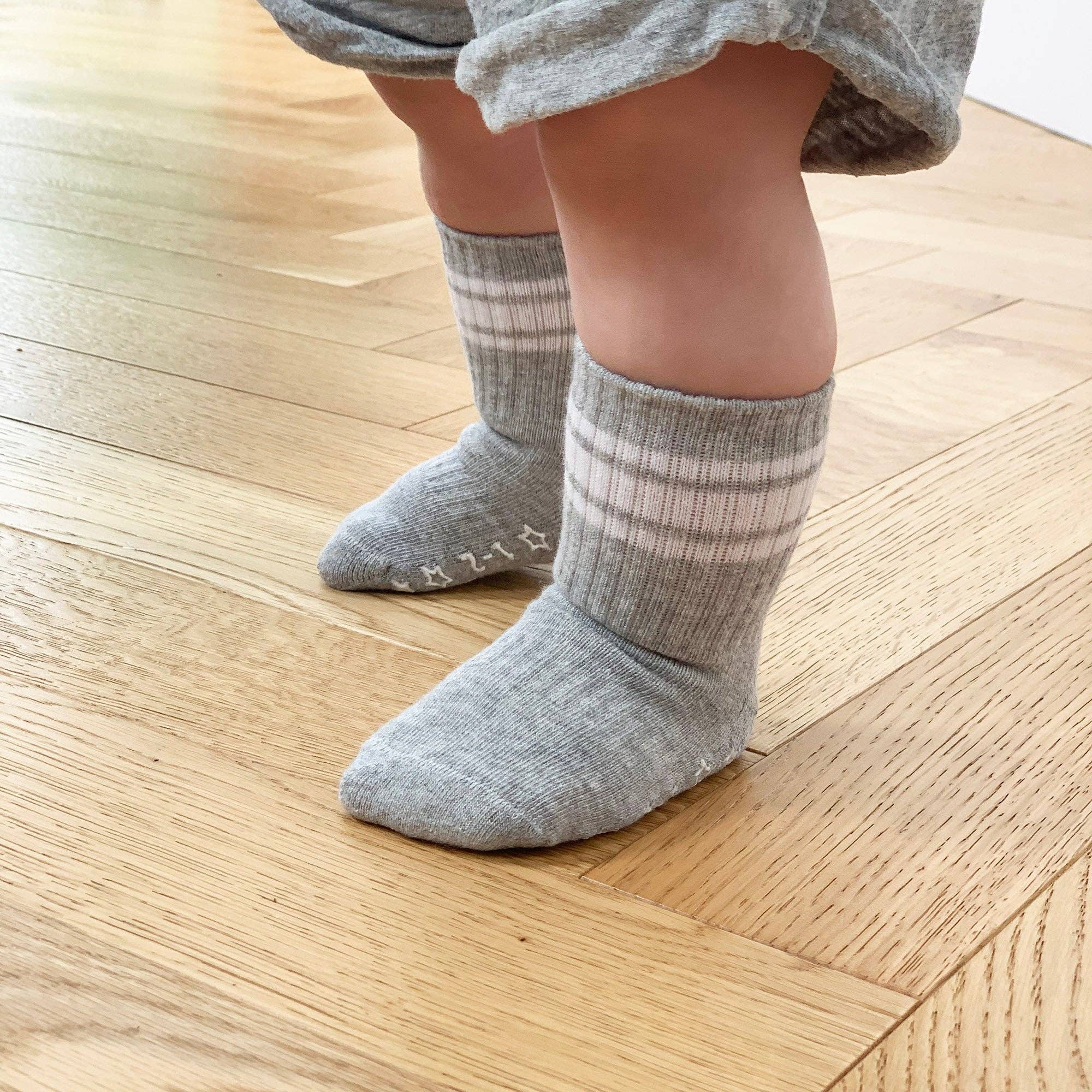 Sporty Non-Slip Stay-on Organic Quarter Crew Socks - Grey Single: 1-2 years