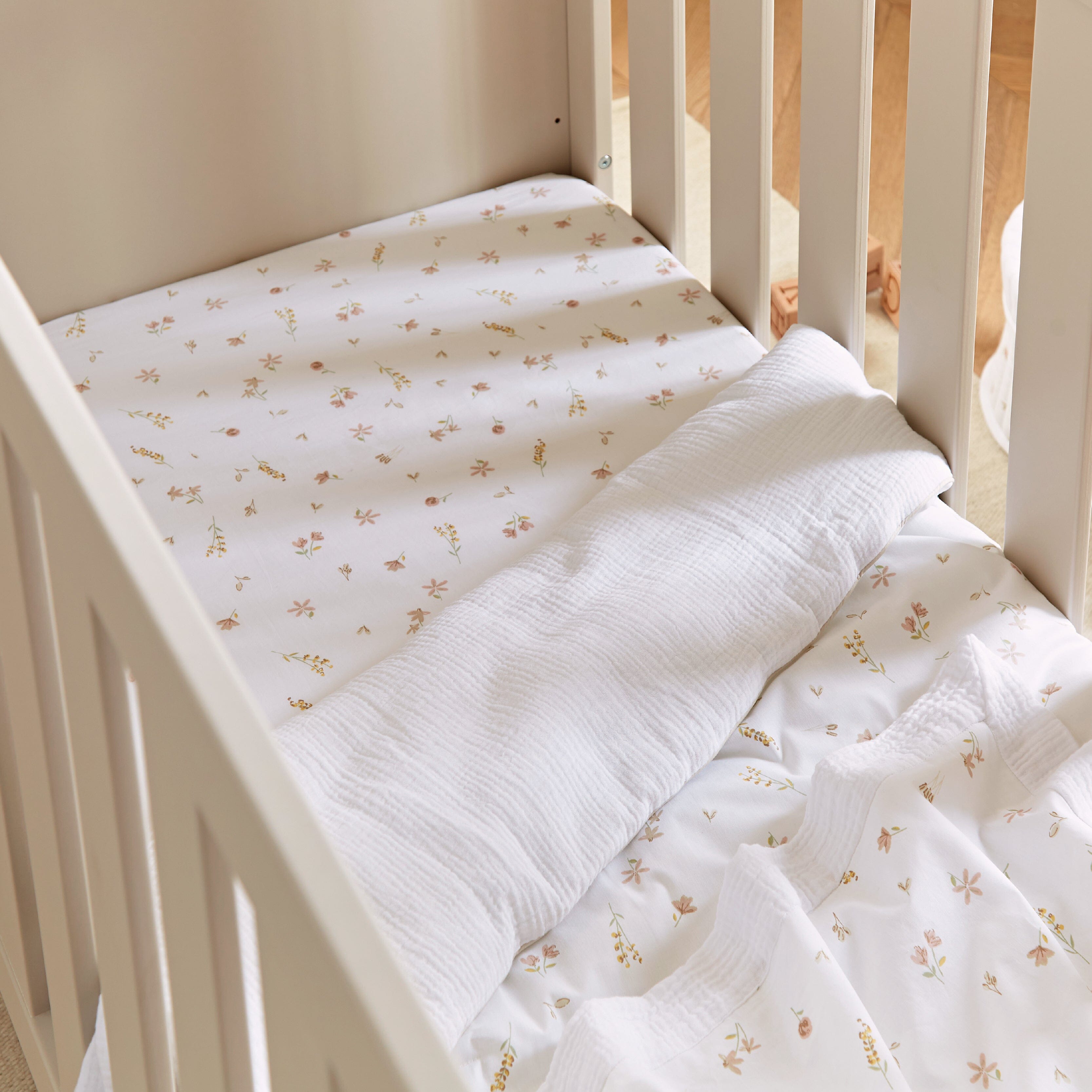 4 Piece Cot Bed Bedding Set - Cashmere Meadow