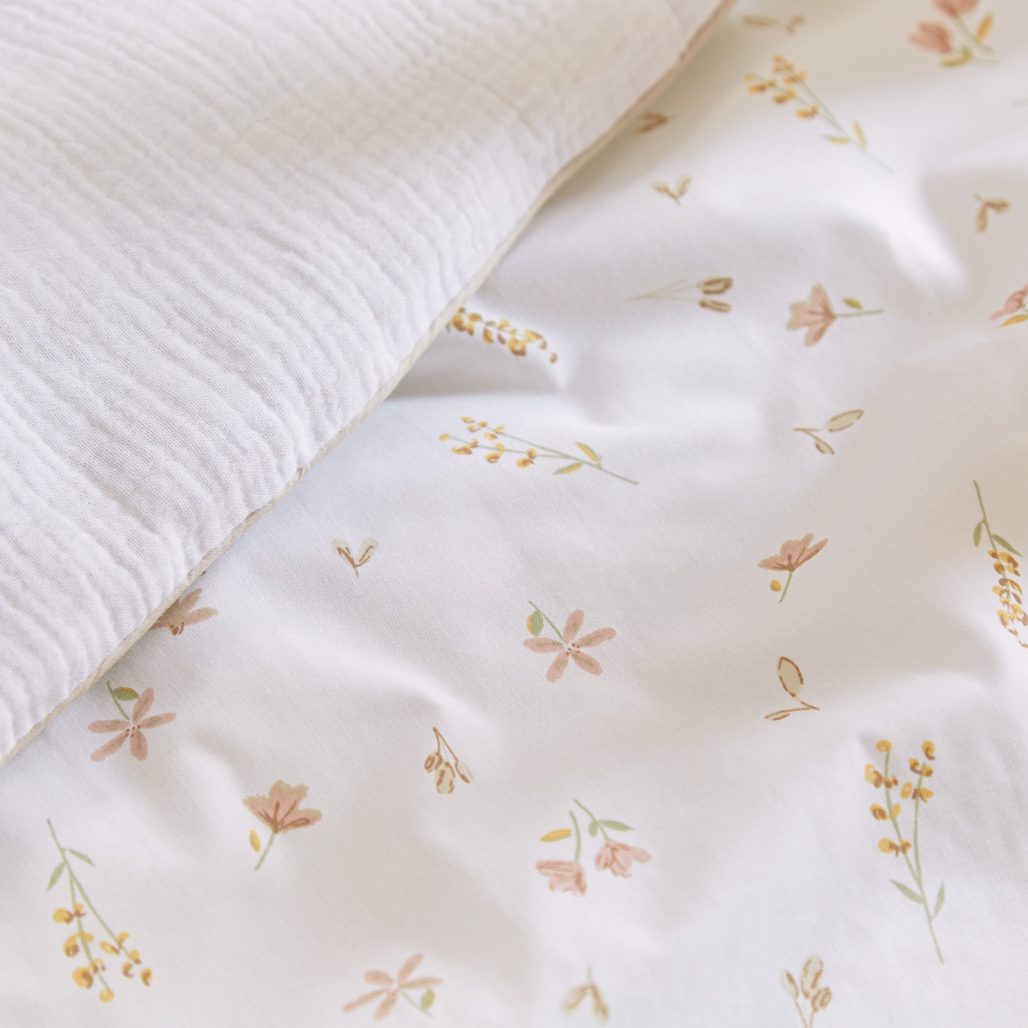 4 Piece Cot Bed Bedding Set - Cashmere Meadow