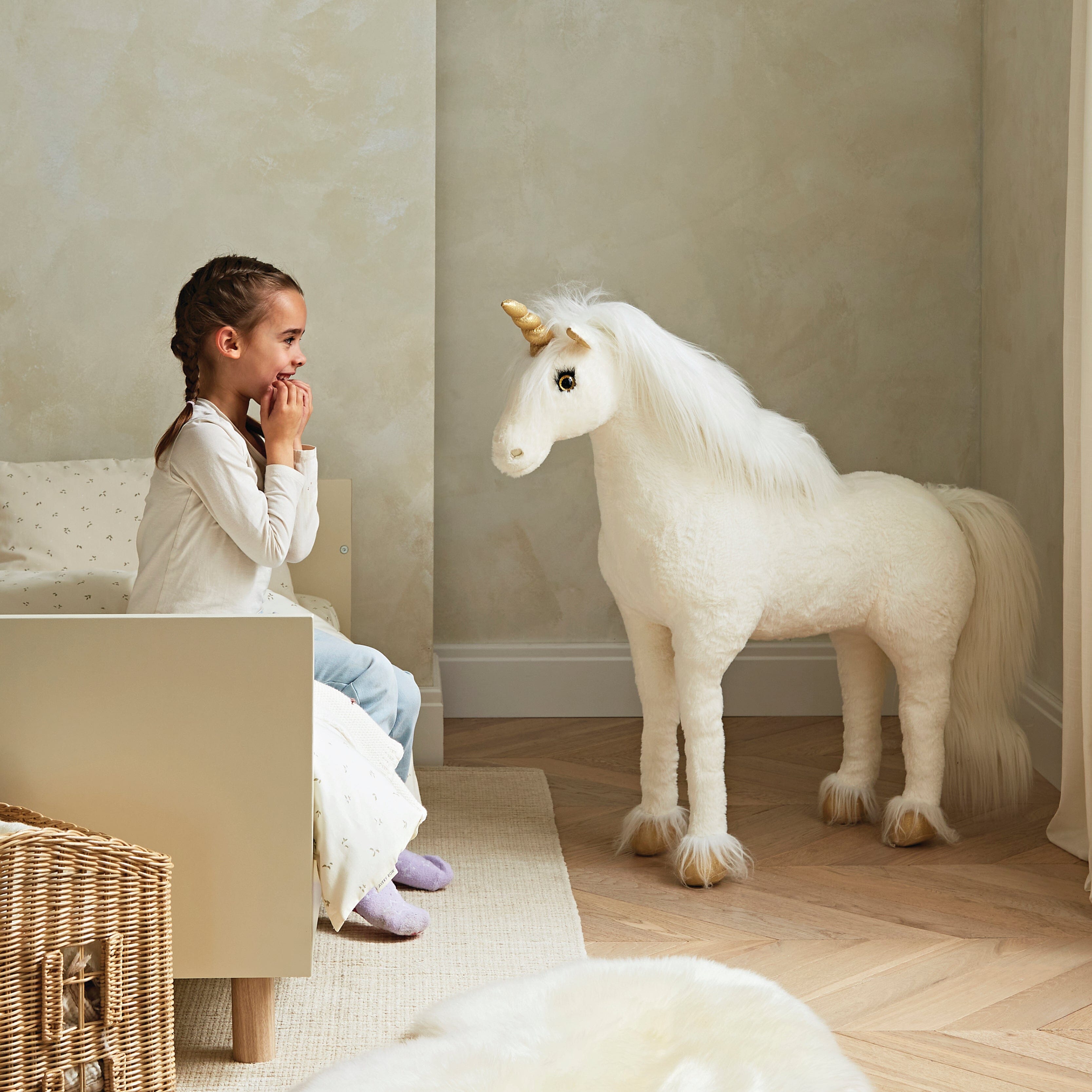 Standing Unicorn - Gold Dust