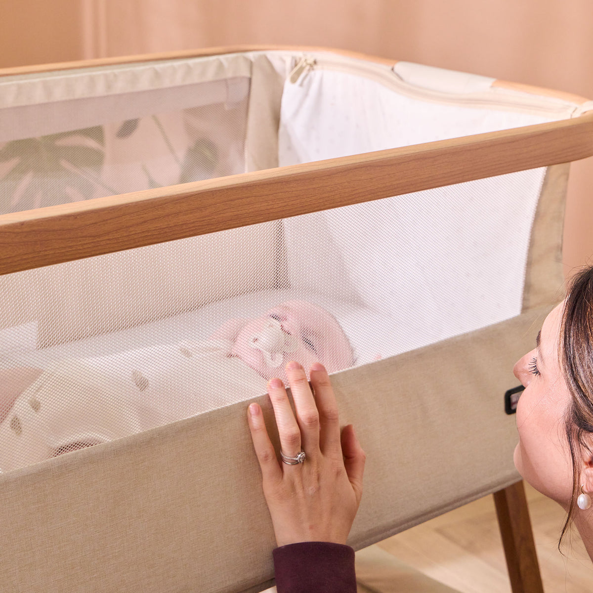 CoZee Air Bedside Crib - Scandinavian Walnut/Ecru